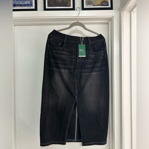 HALARA FLEX Black Midi Denim Skirt with Front Slit and pockets